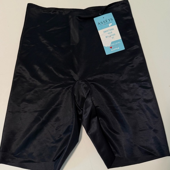 Assets by Spanx Black Shaping Shorts - Picture 1 of 6